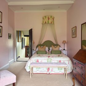 The Brecon Pink House - kate & tom's Large Holiday Homes