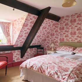 The Brecon Pink House - kate & tom's Large Holiday Homes