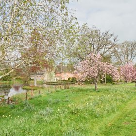 The Brecon Pink House - kate & tom's Large Holiday Homes