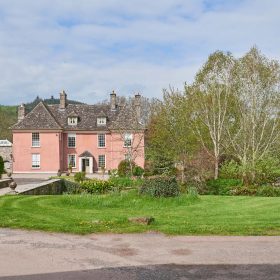 The Brecon Pink House - kate & tom's Large Holiday Homes