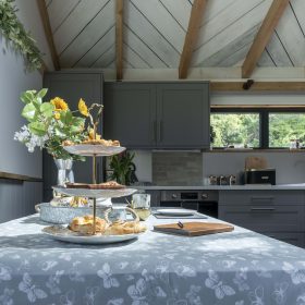 Sussex Safari - kate & tom's Large Holiday Homes