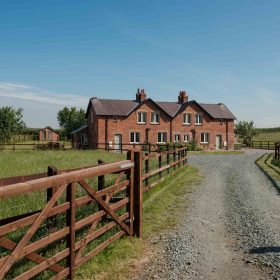  Harecroft Cottages - kate & tom's Large Holiday Homes