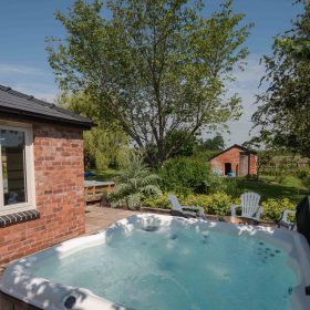 Harecroft Cottages - kate & tom's Large Holiday Homes