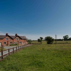  Harecroft Cottages - kate & tom's Large Holiday Homes