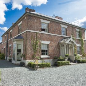 Pheasant Hall - kate & tom's Large Holiday Homes