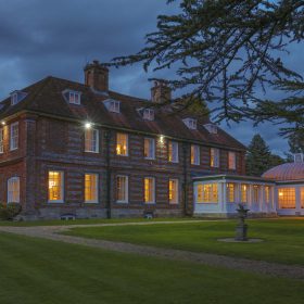 Winchester Manor - kate & tom's Large Holiday Homes