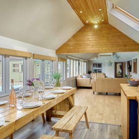 Primrose House - kate & tom's Large Holiday Homes