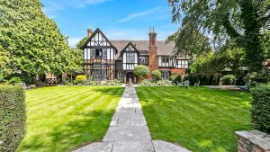 The Tudor Mansion - kate & tom's Large Holiday Homes