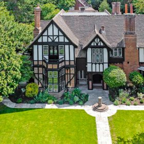 The Tudor Mansion - kate & tom's Large Holiday Homes