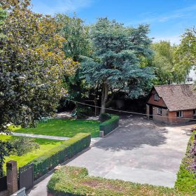 The Tudor Mansion - kate & tom's Large Holiday Homes