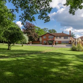 The Villa in the Trees - kate & tom's Large Holiday Homes