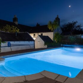 Peninsula Pool Retreat - kate & tom's Large Holiday Homes