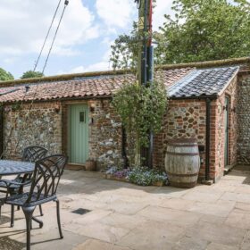 Walled Garden Cottages - kate & tom's Large Holiday Homes