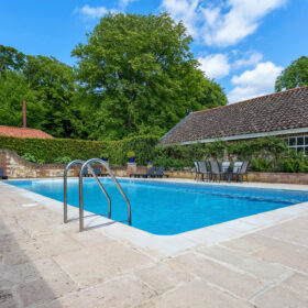 Walled Garden Cottages - kate & tom's Large Holiday Homes