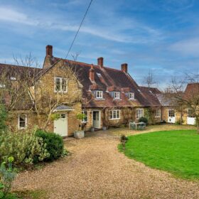 Black Swan Farmhouse - kate & tom's Large Holiday Homes