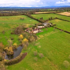 Black Swan Farmhouse - kate & tom's Large Holiday Homes