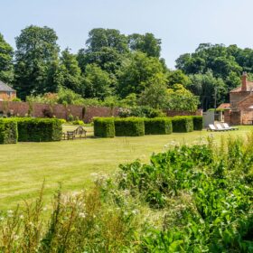 Walled Garden Cottages - kate & tom's Large Holiday Homes