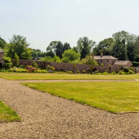 Walled Garden Cottages - kate & tom's Large Holiday Homes