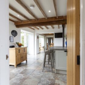 Granary Grove Breakfast Bar - kate & tom's Large Holiday Homes