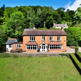 Riverbank House - kate & tom's Large Holiday Homes