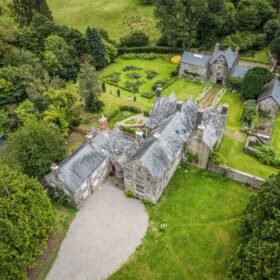 Harlech Retreat - kate & tom's Large Holiday Homes