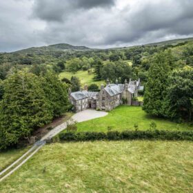 Harlech Retreat - kate & tom's Large Holiday Homes