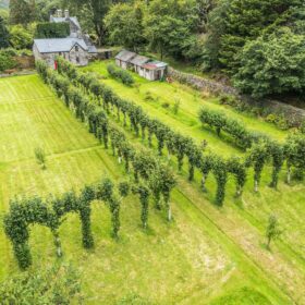 Harlech Retreat - kate & tom's Large Holiday Homes