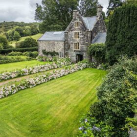 Harlech Retreat - kate & tom's Large Holiday Homes