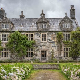 Harlech Retreat - kate & tom's Large Holiday Homes