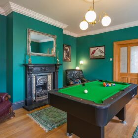 Carmarthen Manor - kate & tom's Large Holiday Homes