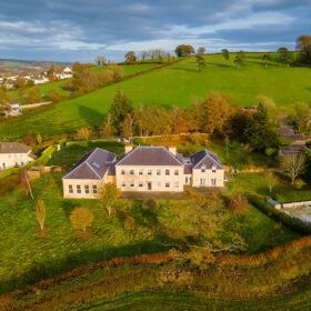 Carmarthen Manor - kate & tom's Large Holiday Homes