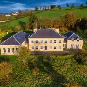 Carmarthen Manor - kate & tom's Large Holiday Homes