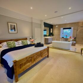 Honeystone Manor - kate & tom's Large Holiday Homes